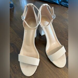 Nude/Tan Heels